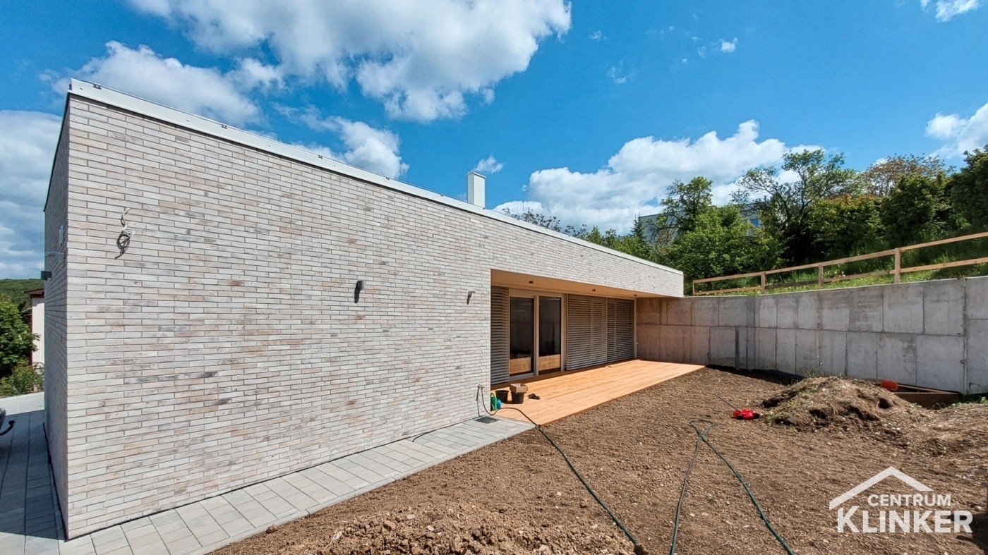 Rodinný dům s cihlovou fasádou Kontur EG DF 3913 beige-bunt engobiert (471/8016), šedá spára Rodinný dům s cihlovou fasádou Kontur EG DF 3913 beige-bunt engobiert (471/8016), šedá spára