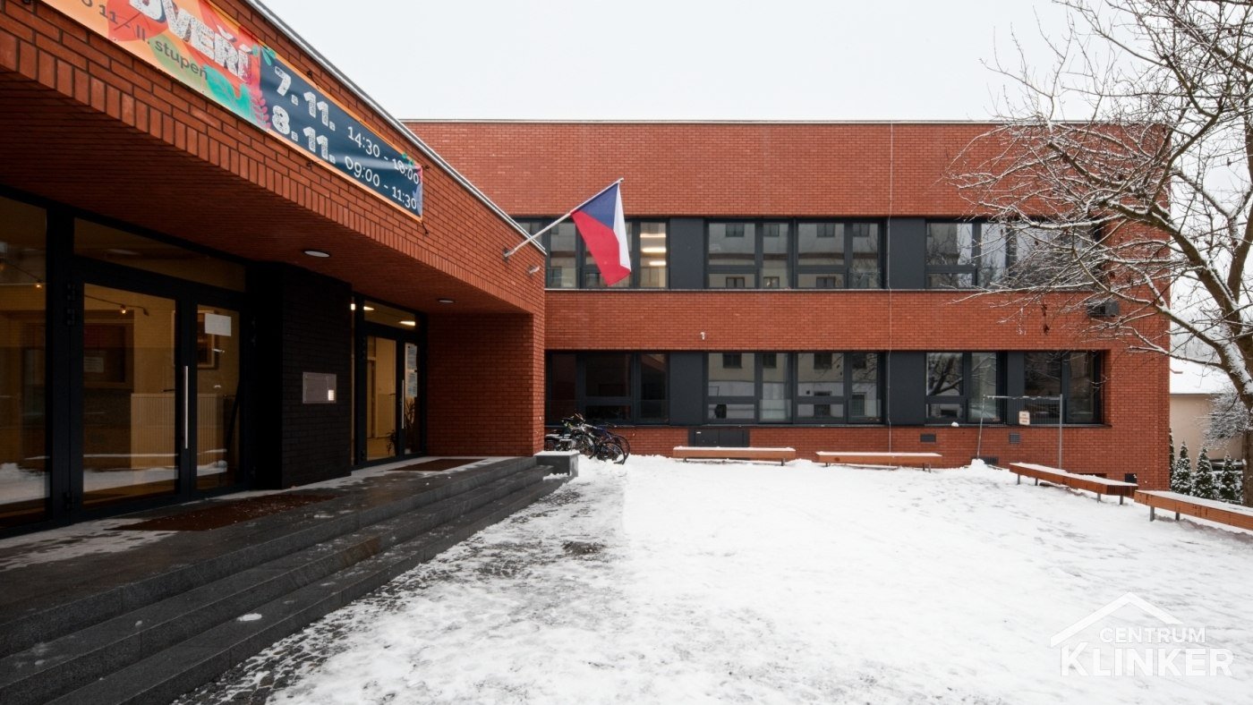 Cihlová fasáda WDFP.Oranje VB, ZŠ Ústí nad Orlicí Cihlová fasáda WDFP.Oranje VB, ZŠ Ústí nad Orlicí