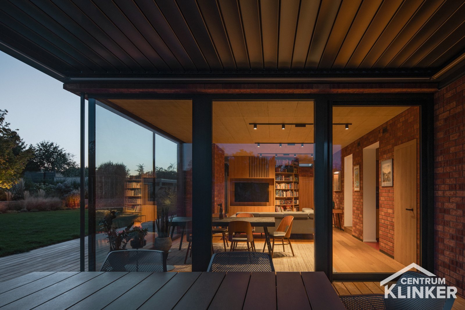 Moderní cihlová fasáda NFP.Purple rain (HF10), foto: Petr Polak, architekti: atlas forem Moderní cihlová fasáda NFP.Purple rain (HF10), foto: Petr Polak, architekti: atlas forem