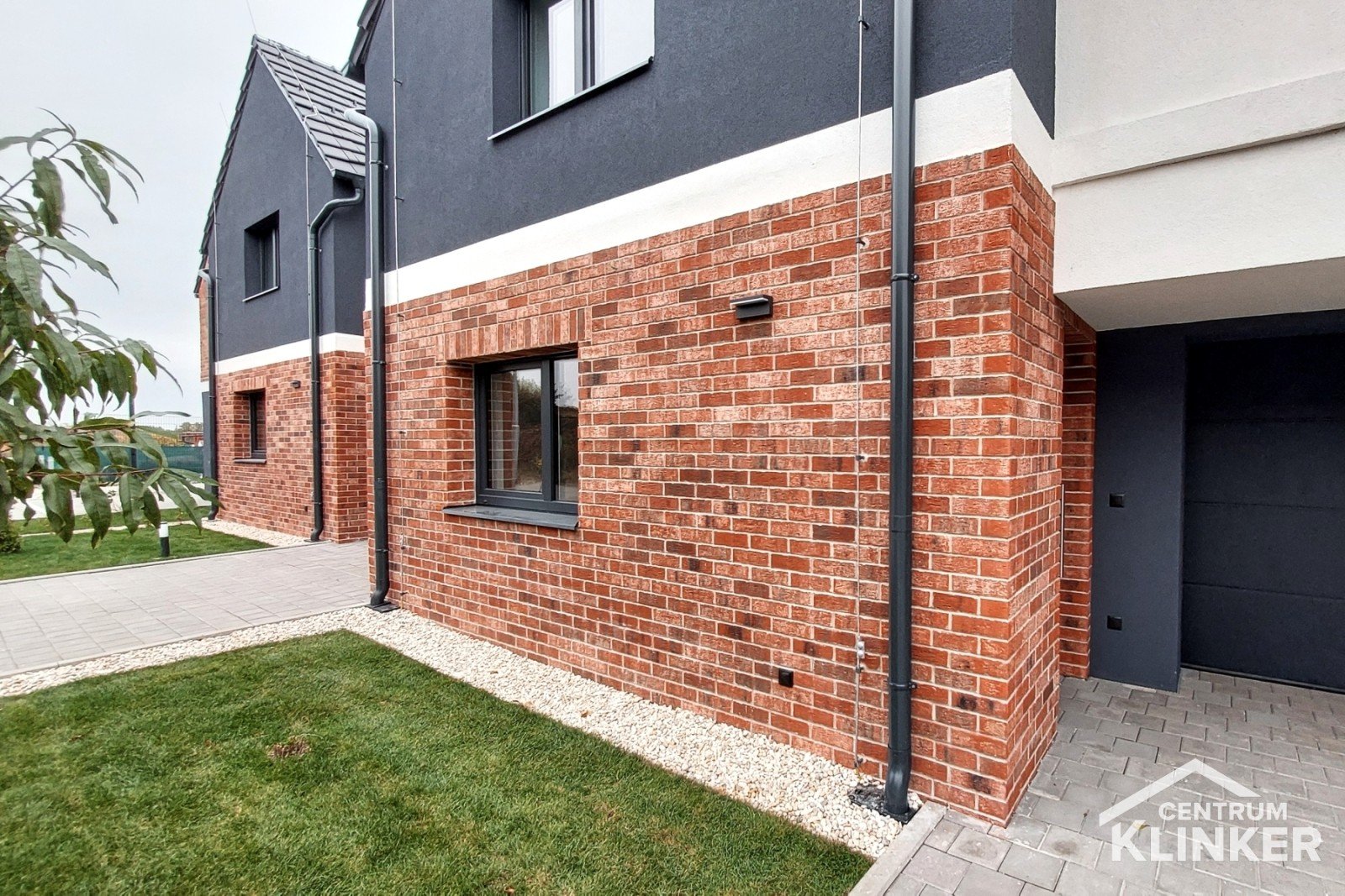 Rodinné domy s částečným cihlovým obkladem NFP.Brick street (HF05) se světlou spárou Rodinné domy s částečným cihlovým obkladem NFP.Brick street (HF05) se světlou spárou