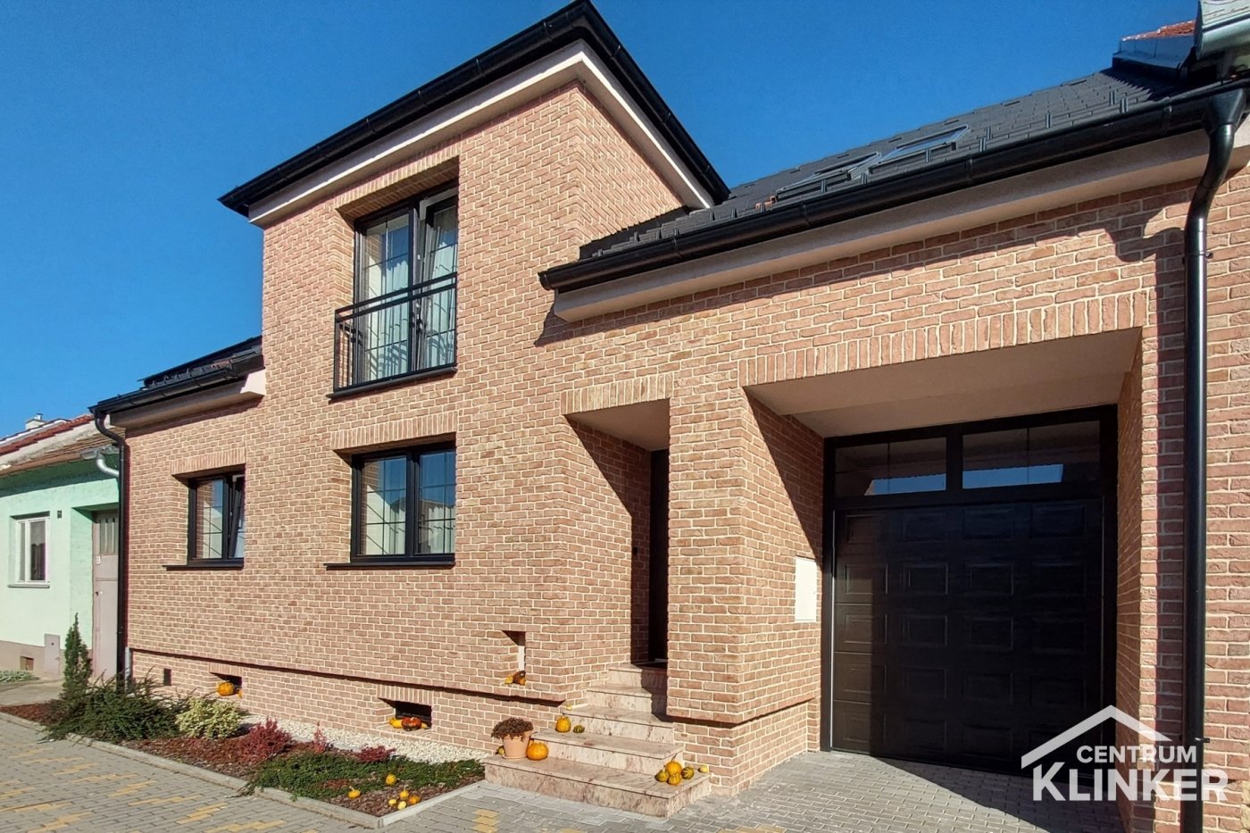 Rodinný dům s cihlovým obkladem W.WDFP.Oud Elst NL s bílobéžovou spárou Rodinný dům s cihlovým obkladem W.WDFP.Oud Elst NL s bílobéžovou spárou