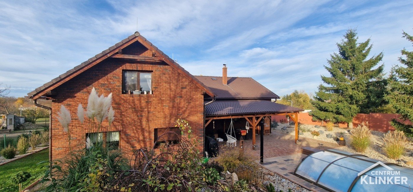 Cihlová fasáda NFP.33.Formback hellrot bunt, antracitová spára Cihlová fasáda NFP.33.Formback hellrot bunt, antracitová spára