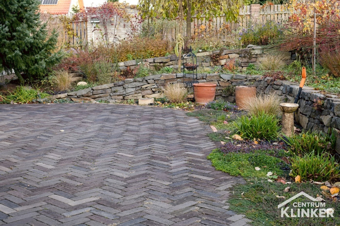 Chodníky v zahradě z cihlové klinker dlažby Pastorale mix getrommeld, formát 200x50x60 Chodníky v zahradě z cihlové klinker dlažby Pastorale mix getrommeld, formát 200x50x60