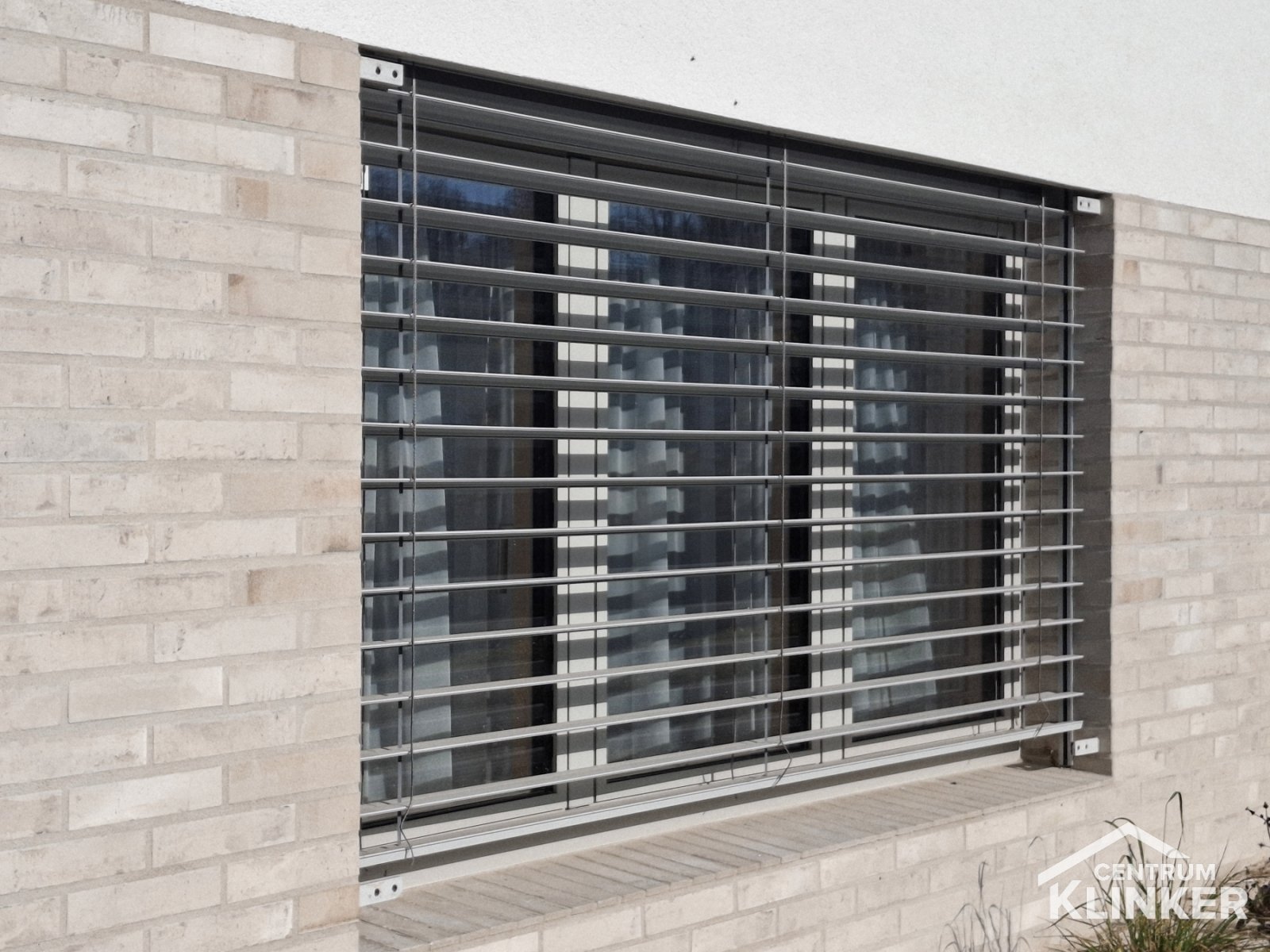 Rodinný dům, cihlový obklad Kontur EG DF 3912 hellbeige engobiert (474/8016), bílošedá spára Rodinný dům, cihlový obklad Kontur EG DF 3912 hellbeige engobiert (474/8016), bílošedá spára