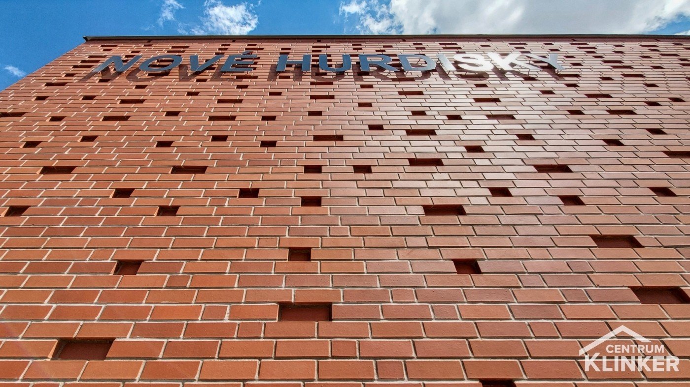 Sociální bydlení Nové Hurdisky, klinker cihly Heide, šedá spára, 3D efekt z cihel, KOGA architekti Sociální bydlení Nové Hurdisky, klinker cihly Heide, šedá spára, 3D efekt z cihel, KOGA architekti