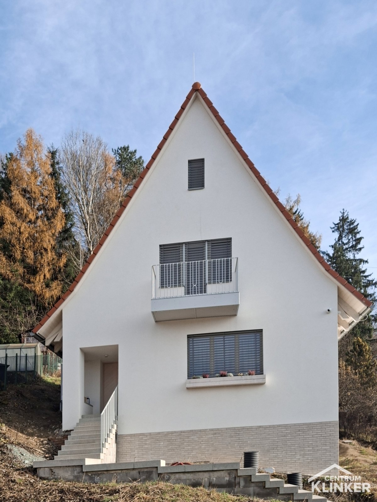 Rodinný dům, cihlový obklad Kontur EG DF 3912 hellbeige engobiert (474/8016), bílošedá spára Rodinný dům, cihlový obklad Kontur EG DF 3912 hellbeige engobiert (474/8016), bílošedá spára