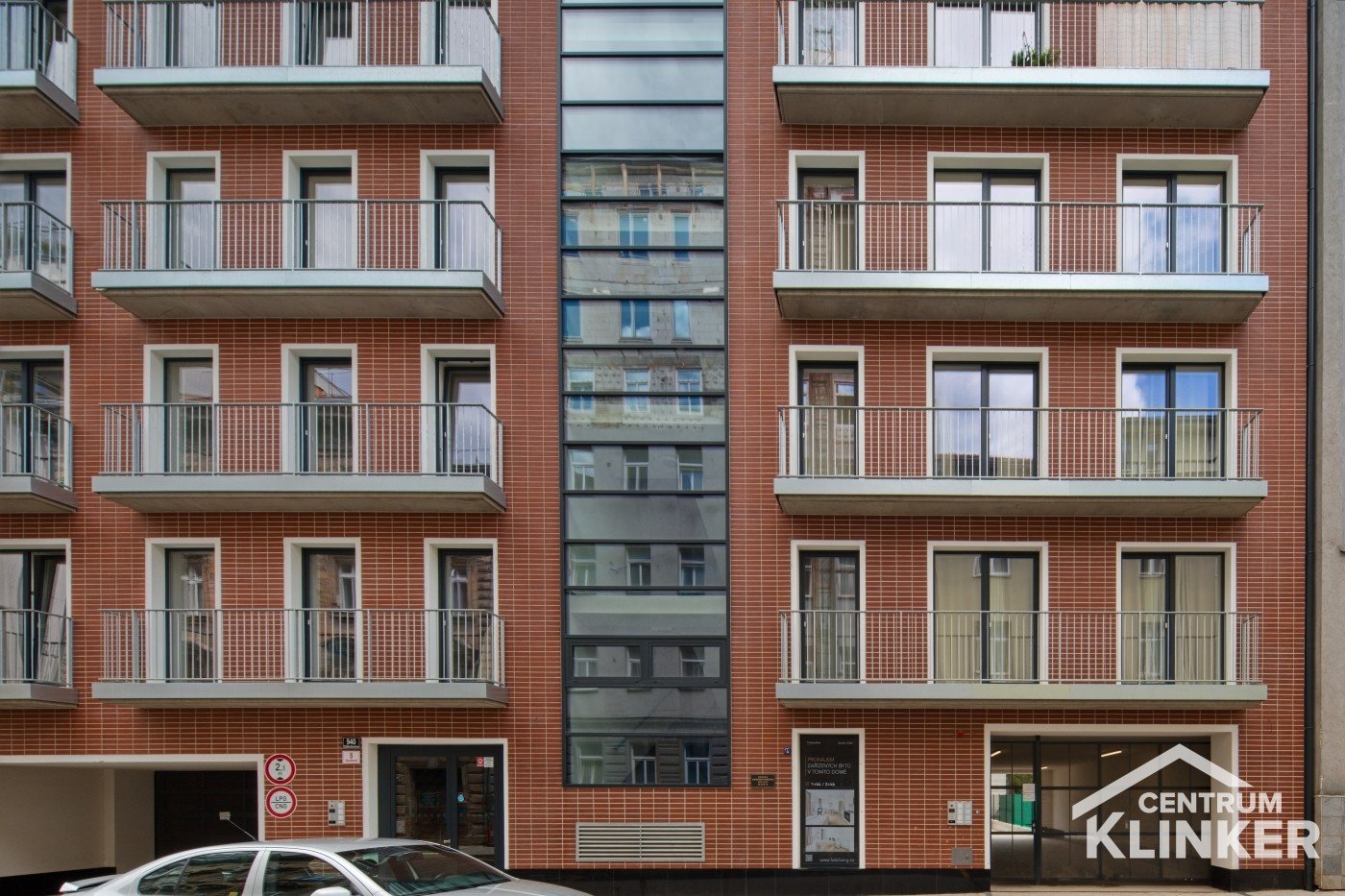 Keravette NF 0725 patrizierrot (215/2110), bílošedá spára, projekt LIDO II Brno Keravette NF 0725 patrizierrot (215/2110), bílošedá spára, projekt LIDO II Brno