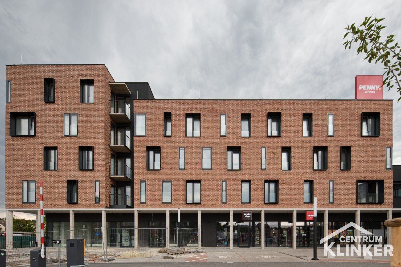 Cihlový obklad NFP.Aarhus rot-bunt carbon, Brno Maloměřice-Obřany, ateliér C3A Cihlový obklad NFP.Aarhus rot-bunt carbon, Brno Maloměřice-Obřany, ateliér C3A