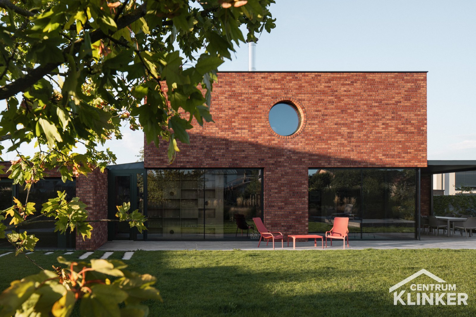 Moderní cihlová fasáda NFP.Purple rain (HF10), foto: Petr Polak, architekti: atlas forem Moderní cihlová fasáda NFP.Purple rain (HF10), foto: Petr Polak, architekti: atlas forem