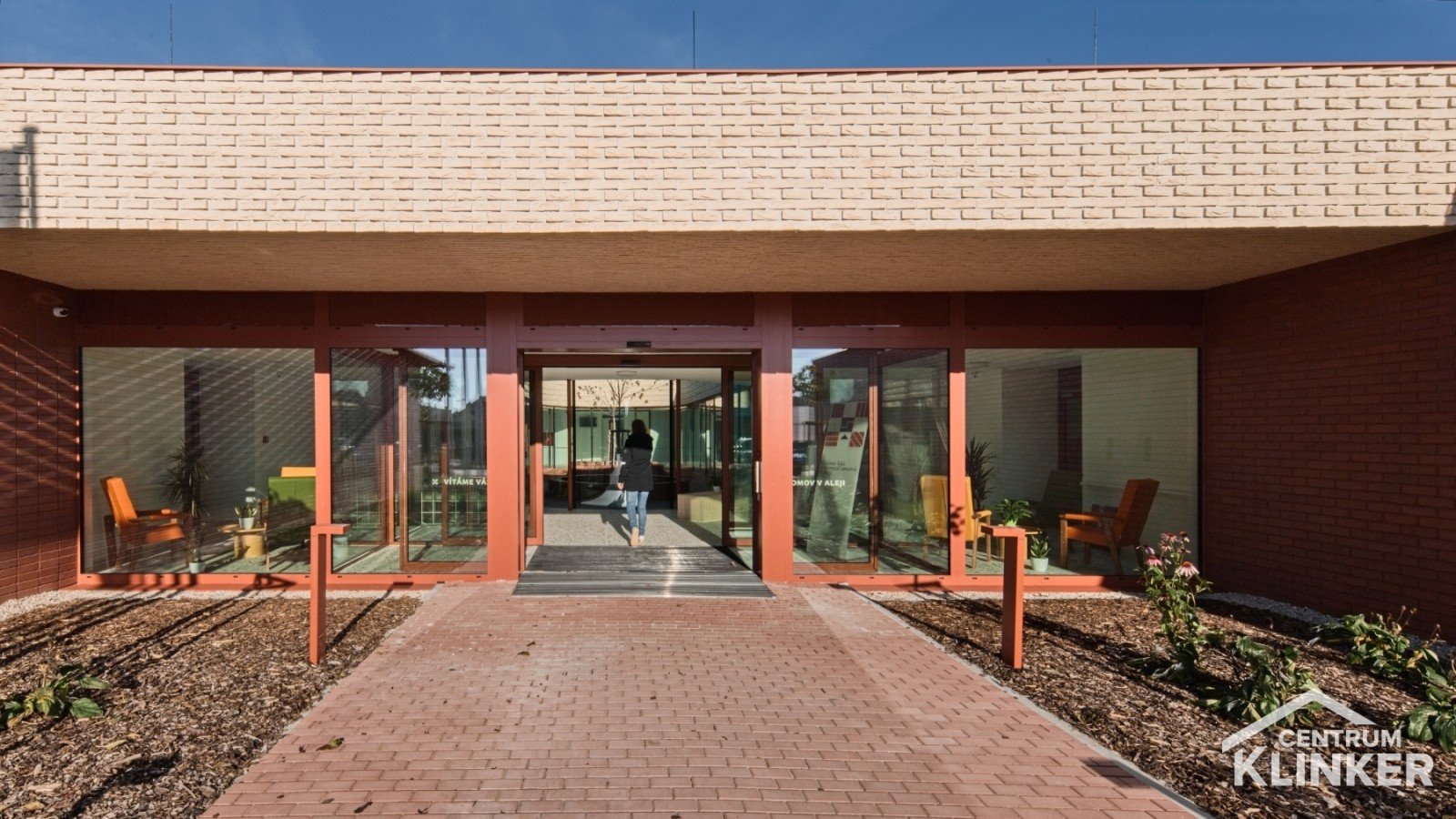 Domov pro seniory V Aleji Nový Bydžov, 3D cihlová fasáda, vstup Domov pro seniory V Aleji Nový Bydžov, 3D cihlová fasáda, vstup
