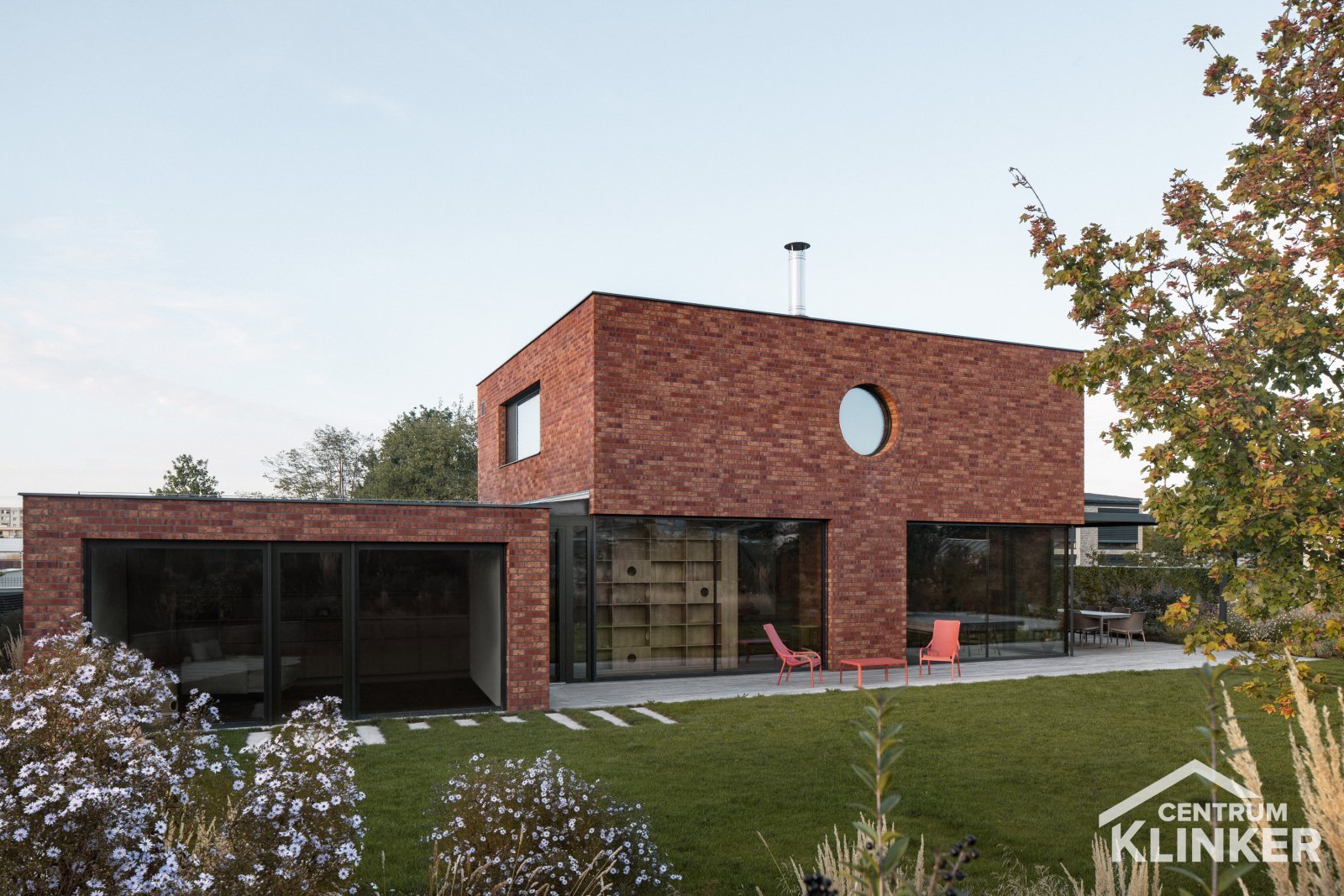 Moderní cihlová fasáda NFP.Purple rain (HF10), foto: Petr Polak, architekti: atlas forem Moderní cihlová fasáda NFP.Purple rain (HF10), foto: Petr Polak, architekti: atlas forem