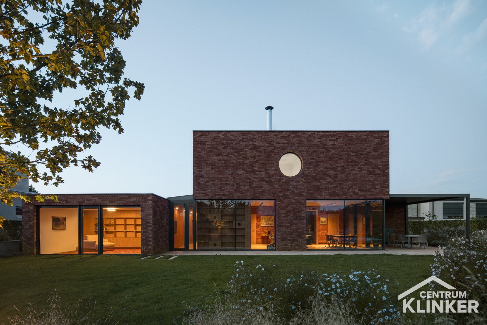 Moderní cihlová fasáda NFP.Purple rain (HF10), foto: Petr Polak, architekti: atlas forem Moderní cihlová fasáda NFP.Purple rain (HF10), foto: Petr Polak, architekti: atlas forem