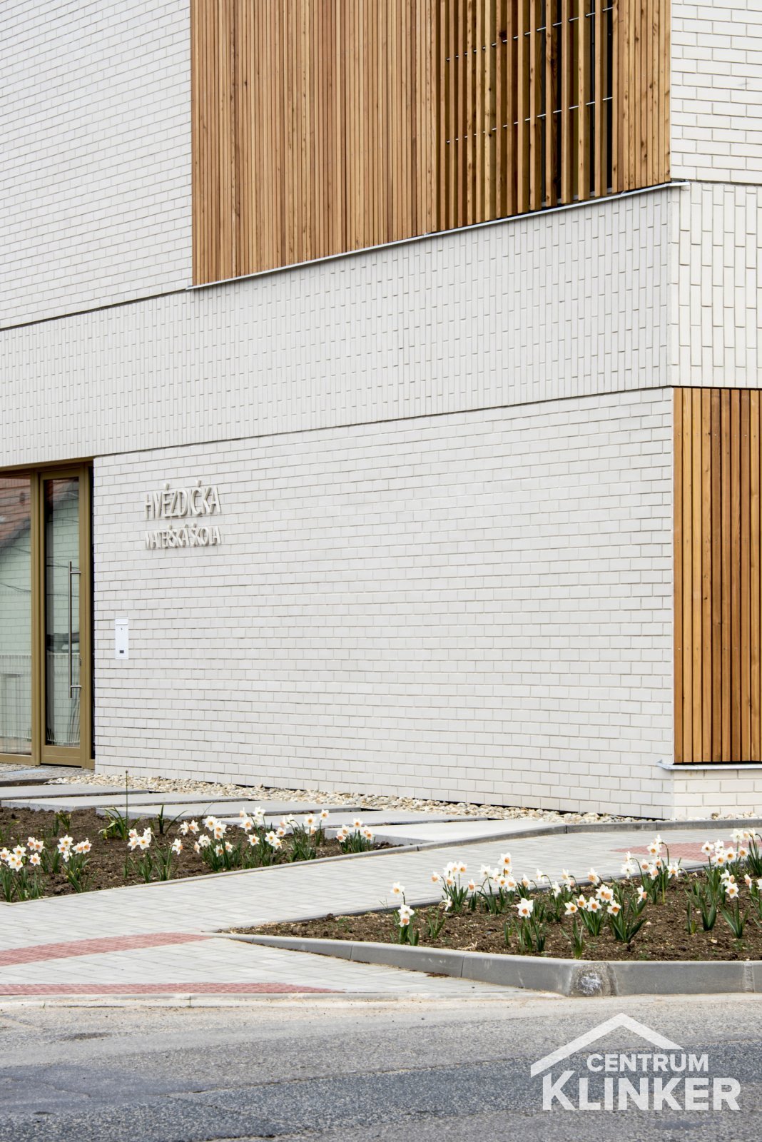 MŠ Hvězdička Šlapanice, ateliér Čtyřstěn, foto: Pavel Barták, cihlová obklad NRP.Oslo perlweiss glatt MŠ Hvězdička Šlapanice, ateliér Čtyřstěn, foto: Pavel Barták, cihlová obklad NRP.Oslo perlweiss glatt