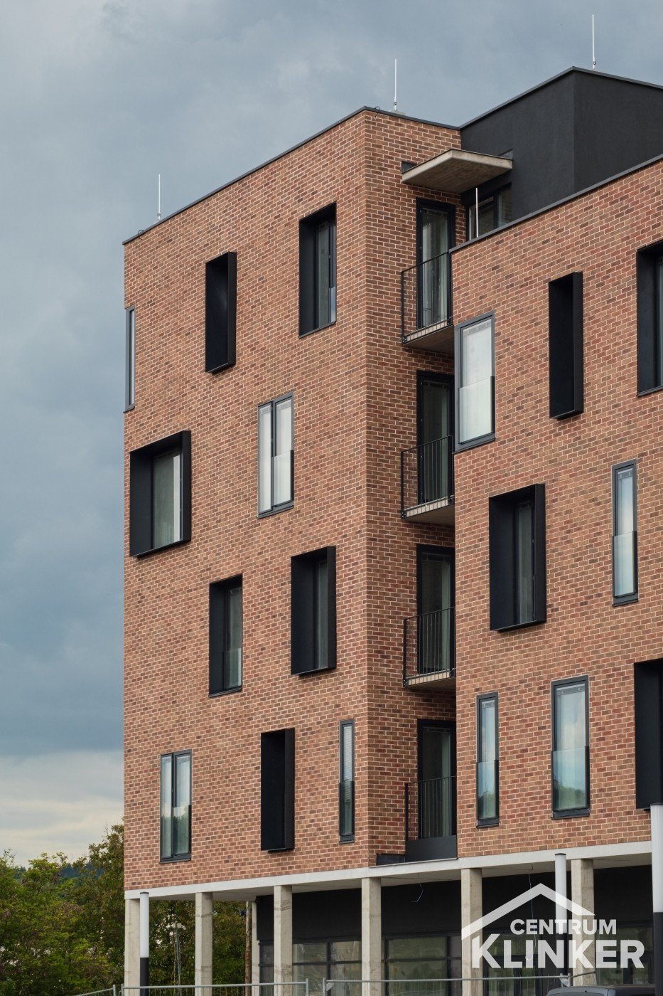 Cihlový obklad NFP.Aarhus rot-bunt carbon, Brno Maloměřice-Obřany, ateliér C3A Cihlový obklad NFP.Aarhus rot-bunt carbon, Brno Maloměřice-Obřany, ateliér C3A