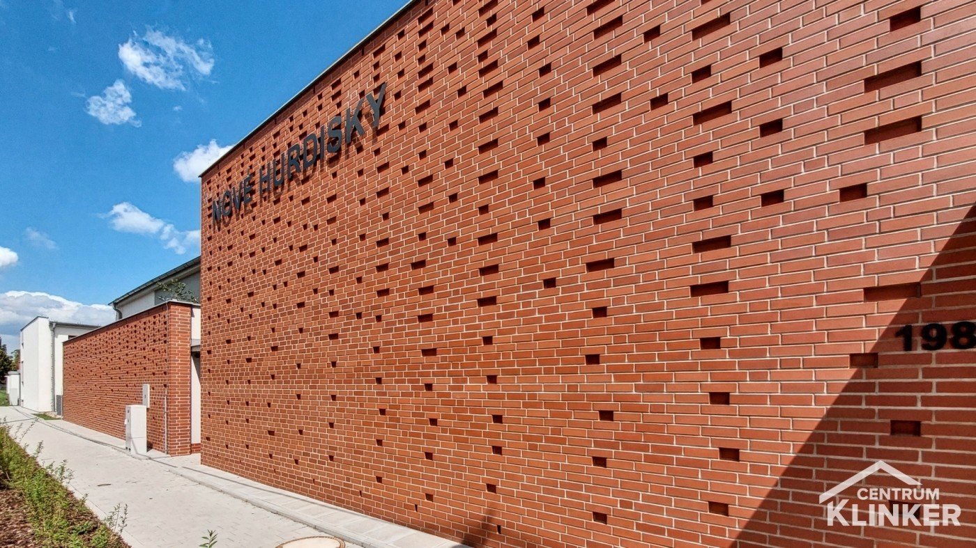 Sociální bydlení Nové Hurdisky, klinker cihly Heide, šedá spára, 3D efekt z cihel, KOGA architekti Sociální bydlení Nové Hurdisky, klinker cihly Heide, šedá spára, 3D efekt z cihel, KOGA architekti
