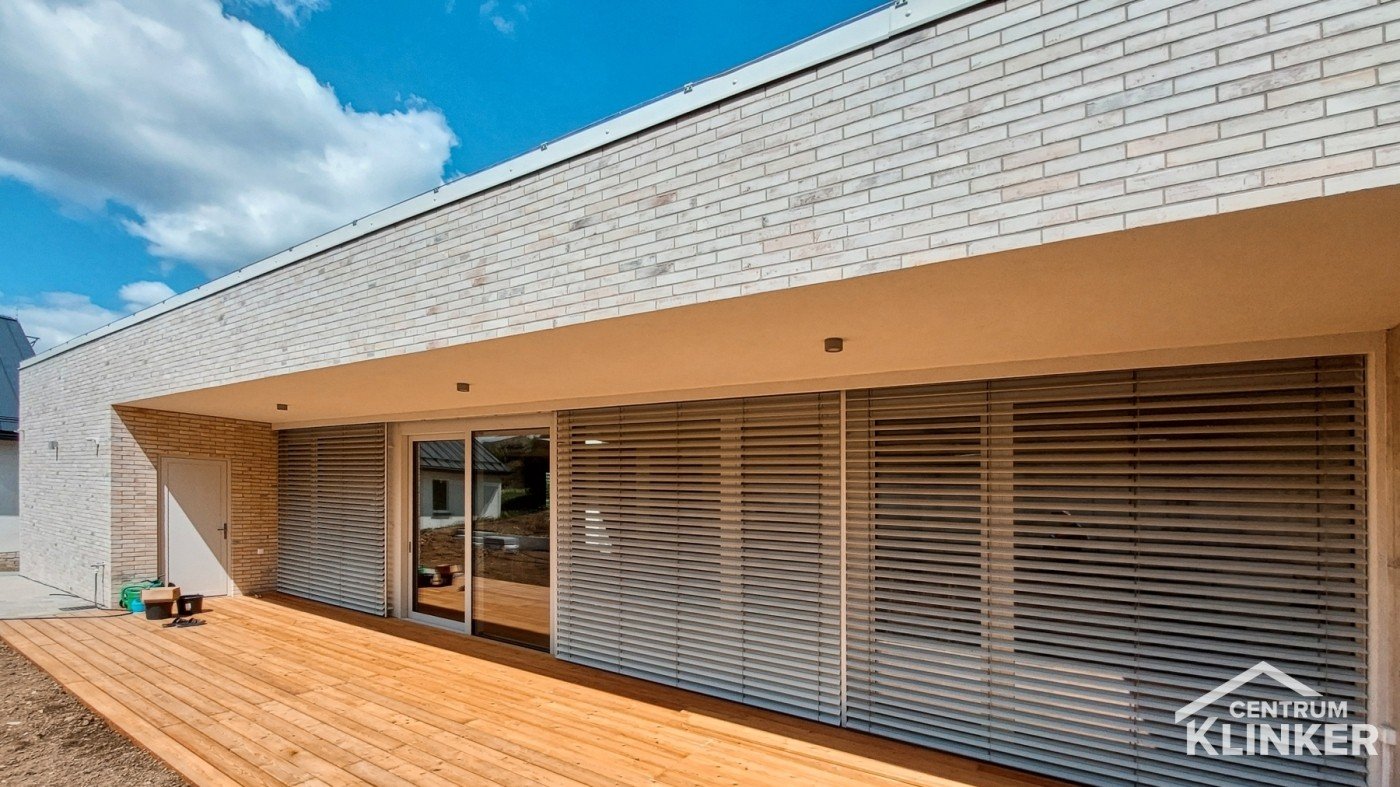 Rodinný dům s cihlovou fasádou Kontur EG DF 3913 beige-bunt engobiert (471/8016), šedá spára Rodinný dům s cihlovou fasádou Kontur EG DF 3913 beige-bunt engobiert (471/8016), šedá spára