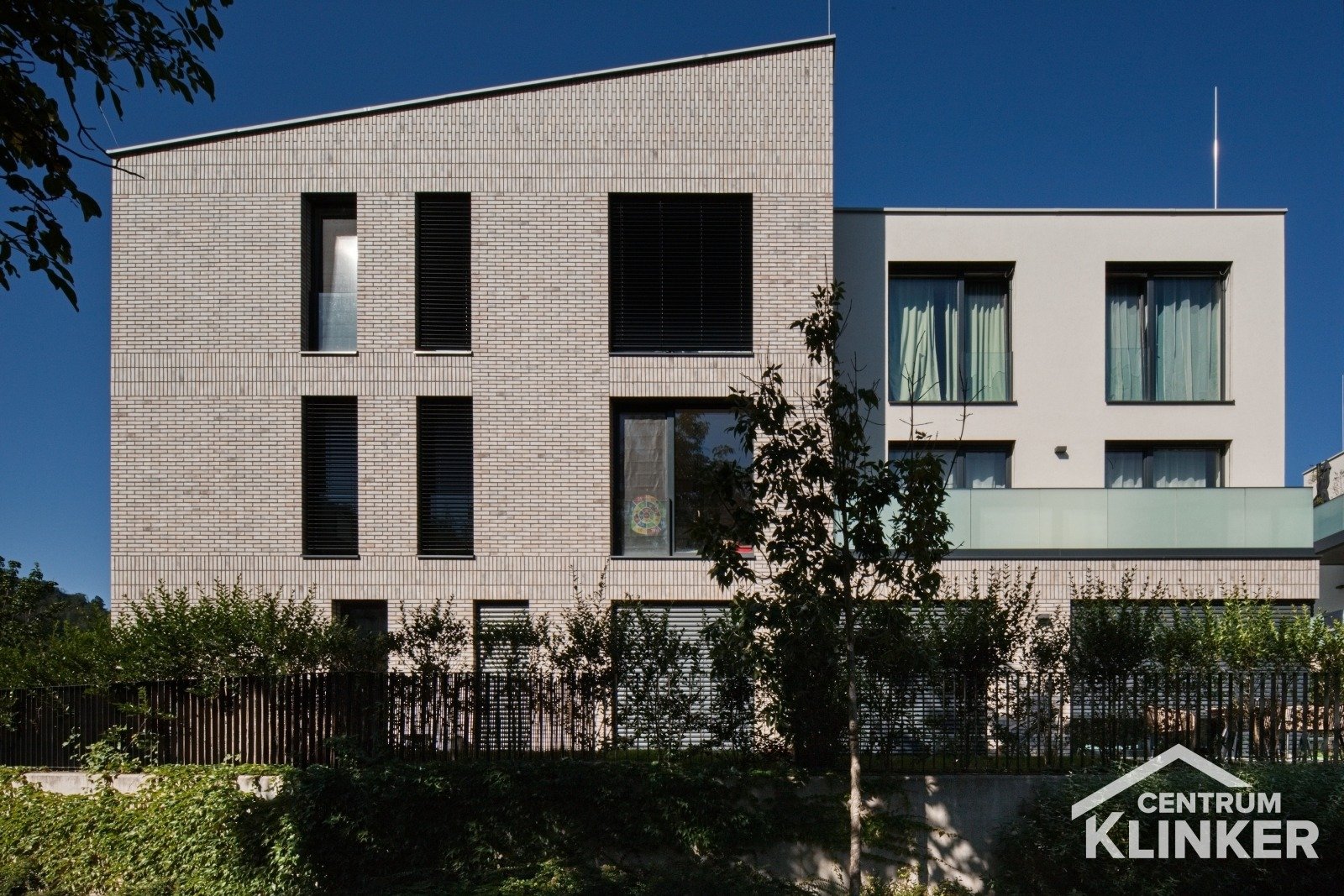Rezidence U Kazínské skály, cihlový obklad klinker Kontur EG DF 3913 beige-bunt engobiert (471/8016) Rezidence U Kazínské skály, cihlový obklad klinker Kontur EG DF 3913 beige-bunt engobiert (471/8016)